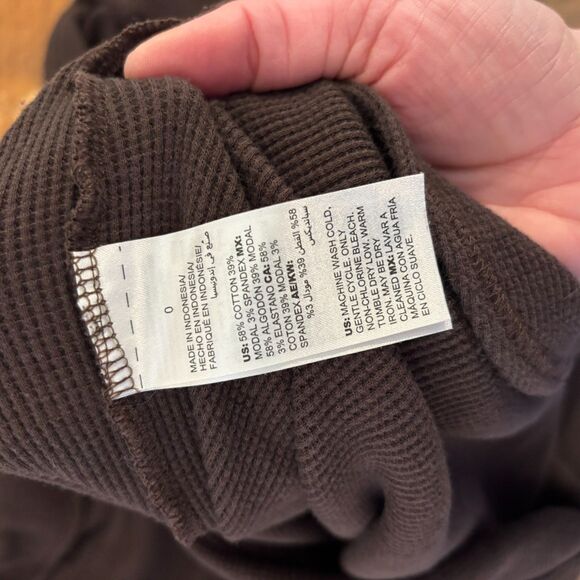 Chico's Zenergy size 6 Chocolate Brow Funnel Neck Ribbed Long Sleeve Top - Picture 6 of 8